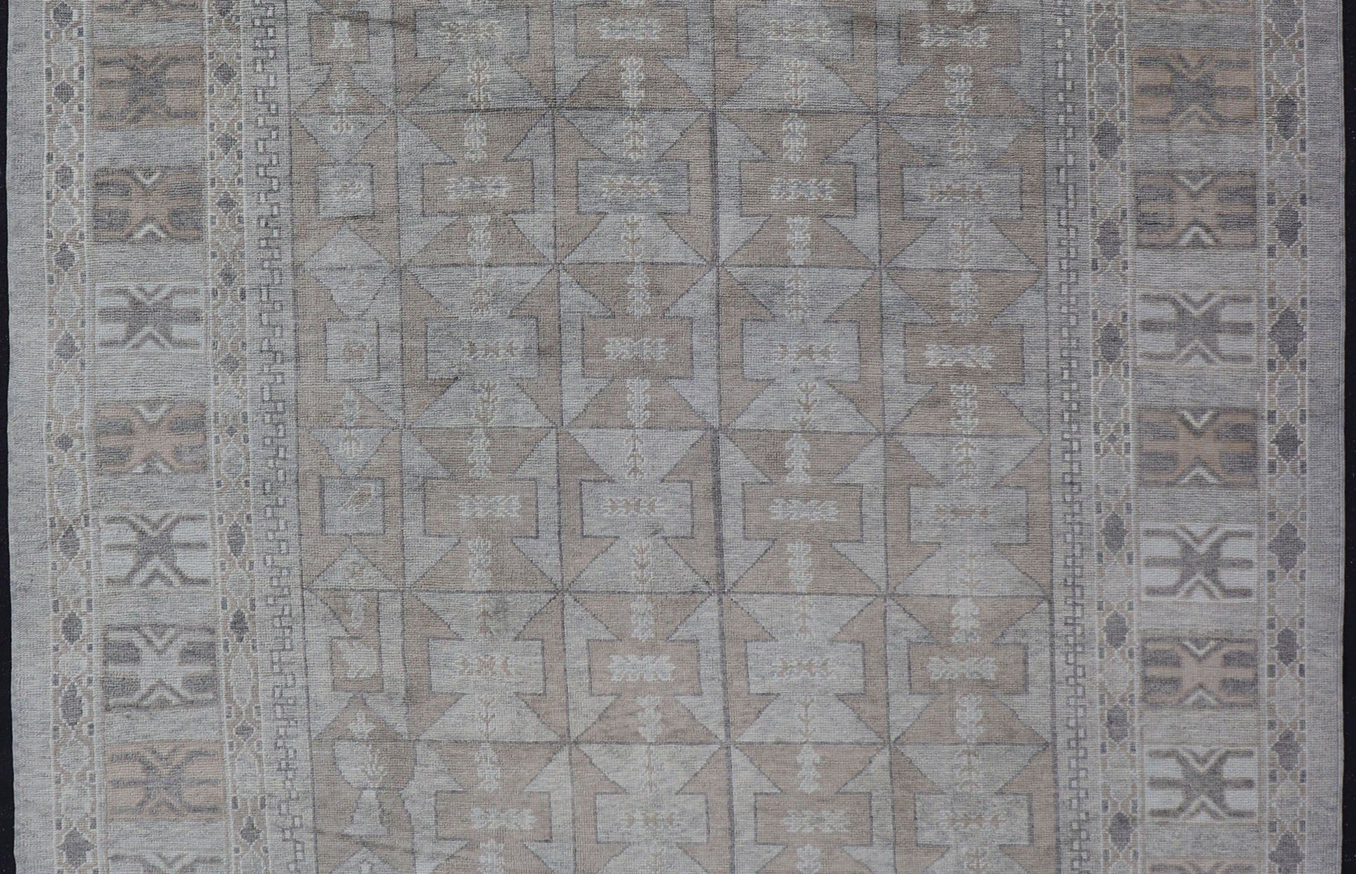 Measures: 9'3 x 10'5 Modern Turkish Oushak Rug with Shades of Gray with Tribal Design. Keivan Woven Arts / rug EN - 15211, country of origin / type: Turkey / Oushak This unique design Oushak rug from Turkey features a bold design with fun colo... - Keivan Woven ArtsEN - 15211 - 22878Rug