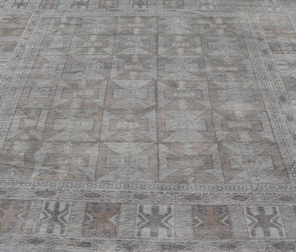 Measures: 9'3 x 10'5 Modern Turkish Oushak Rug with Shades of Gray with Tribal Design. Keivan Woven Arts / rug EN - 15211, country of origin / type: Turkey / Oushak This unique design Oushak rug from Turkey features a bold design with fun colo... - Keivan Woven ArtsEN - 15211 - 22878Rug