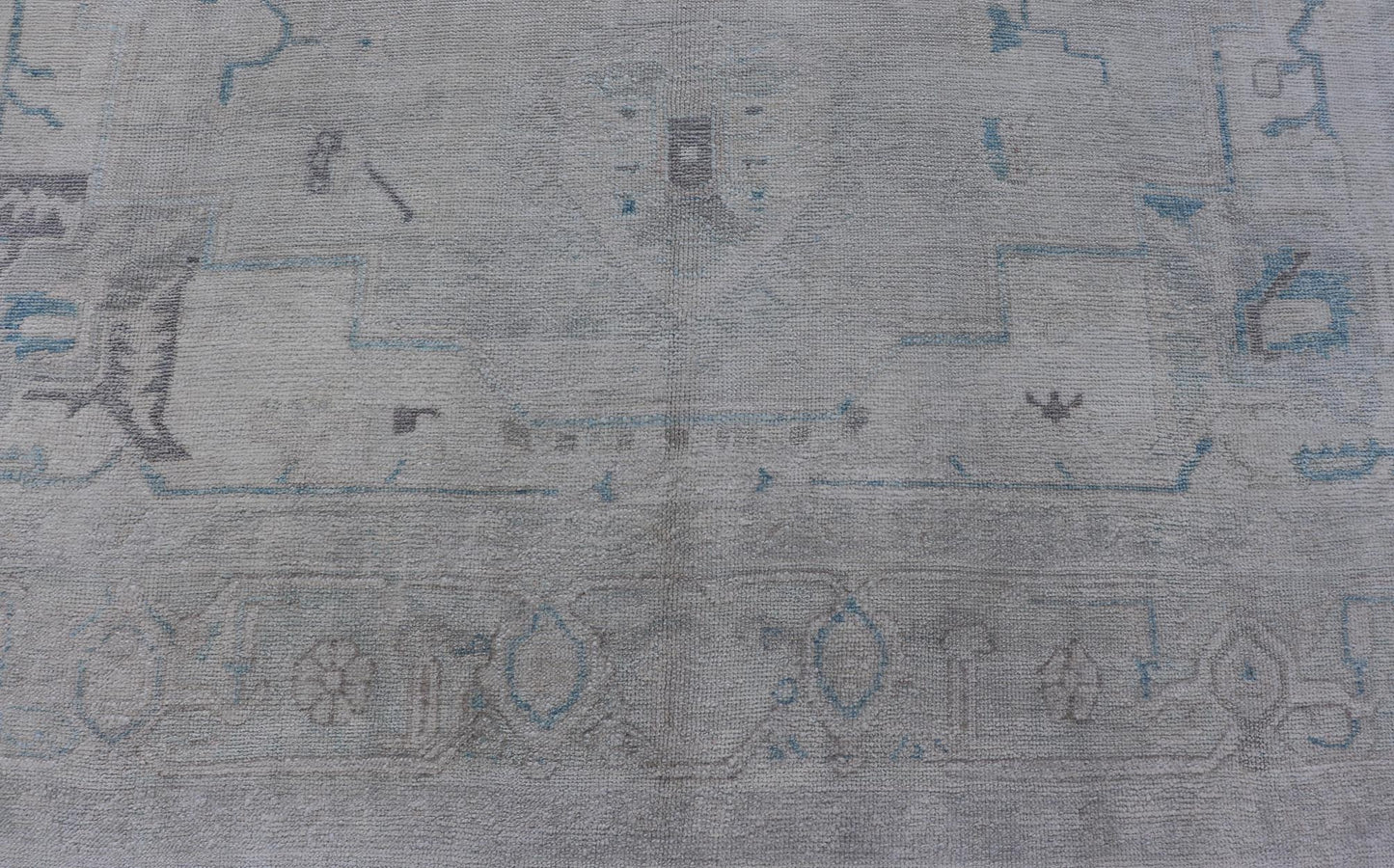 Measures: 10'0 x 13'3 Modern Turkish Oushak Large Medallion Rug in Light Blue and Cream. Keivan Woven Arts / rug EN - 15213, country of origin / type: Turkey / Oushak This traditional Oushak rug from Turkey features a subdued color palette and... - Keivan Woven ArtsEN - 15213 - 21901Rug