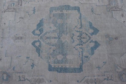 Measures: 10'0 x 13'3 Modern Turkish Oushak Large Medallion Rug in Light Blue and Cream. Keivan Woven Arts / rug EN - 15213, country of origin / type: Turkey / Oushak This traditional Oushak rug from Turkey features a subdued color palette and... - Keivan Woven ArtsEN - 15213 - 21901Rug
