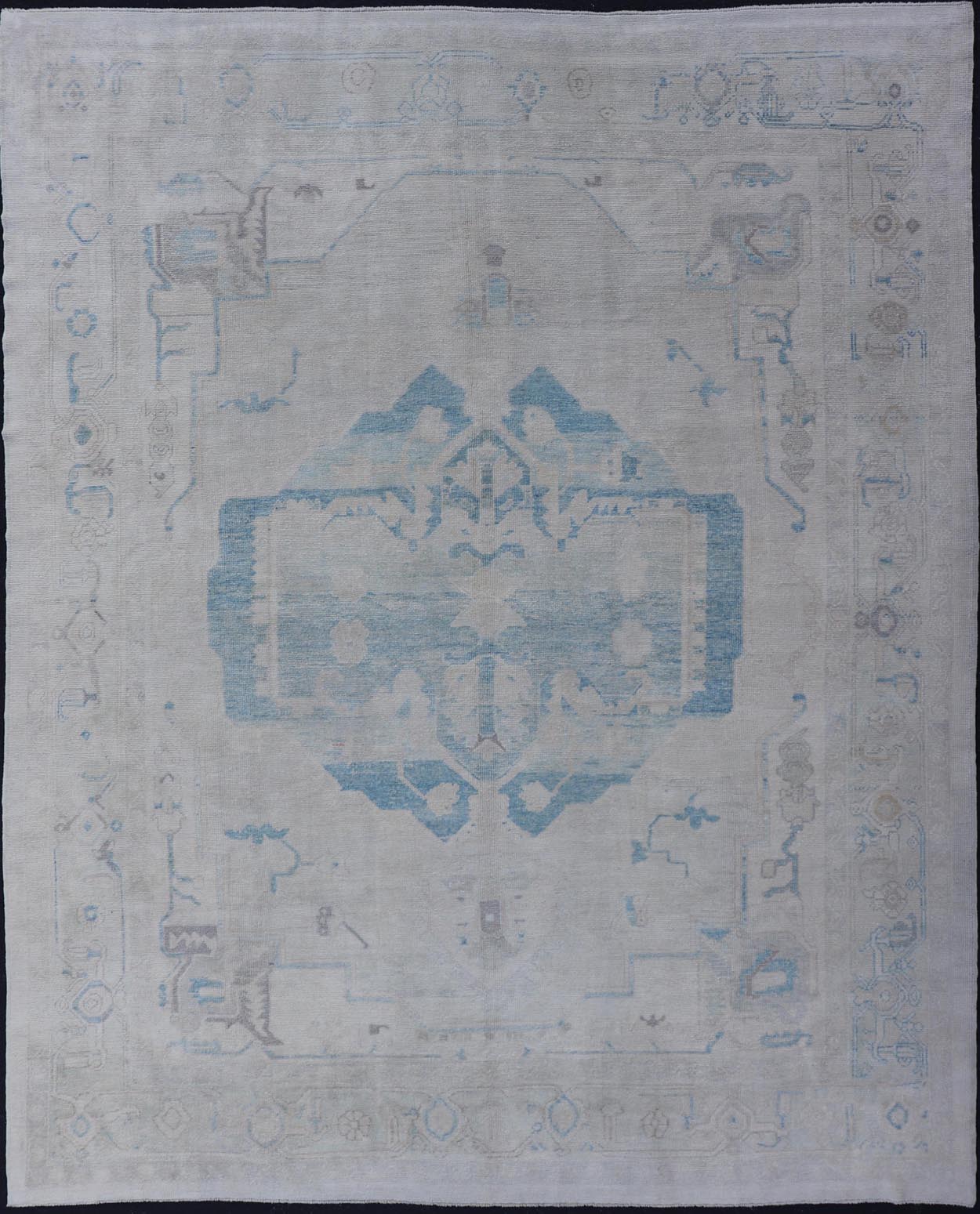 Measures: 10'0 x 13'3 Modern Turkish Oushak Large Medallion Rug in Light Blue and Cream. Keivan Woven Arts / rug EN - 15213, country of origin / type: Turkey / Oushak This traditional Oushak rug from Turkey features a subdued color palette and... - Keivan Woven ArtsEN - 15213 - 21901Rug