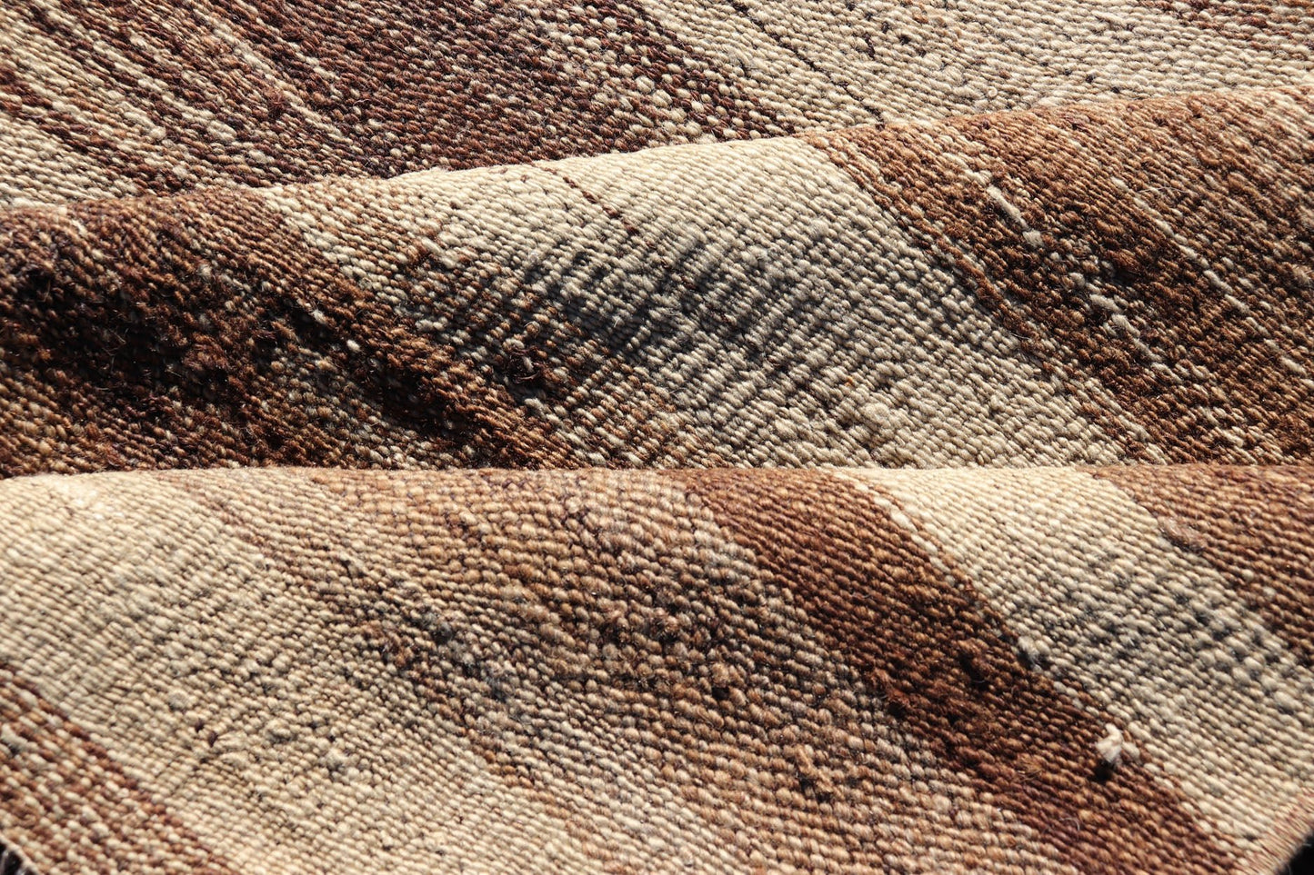 Measures: 5'0 x 14'7 Long Vintage Turkish Kilim Gallery Runner with Shades Brown and Cream Stripes. Keivan Woven Arts / rug EN - 15246, country of origin / type: Turkey / Kilim, circa 1950 This vintage flat - woven Kilim gallery runner features ... - Keivan Woven ArtsEN - 15246 - 22614Rug
