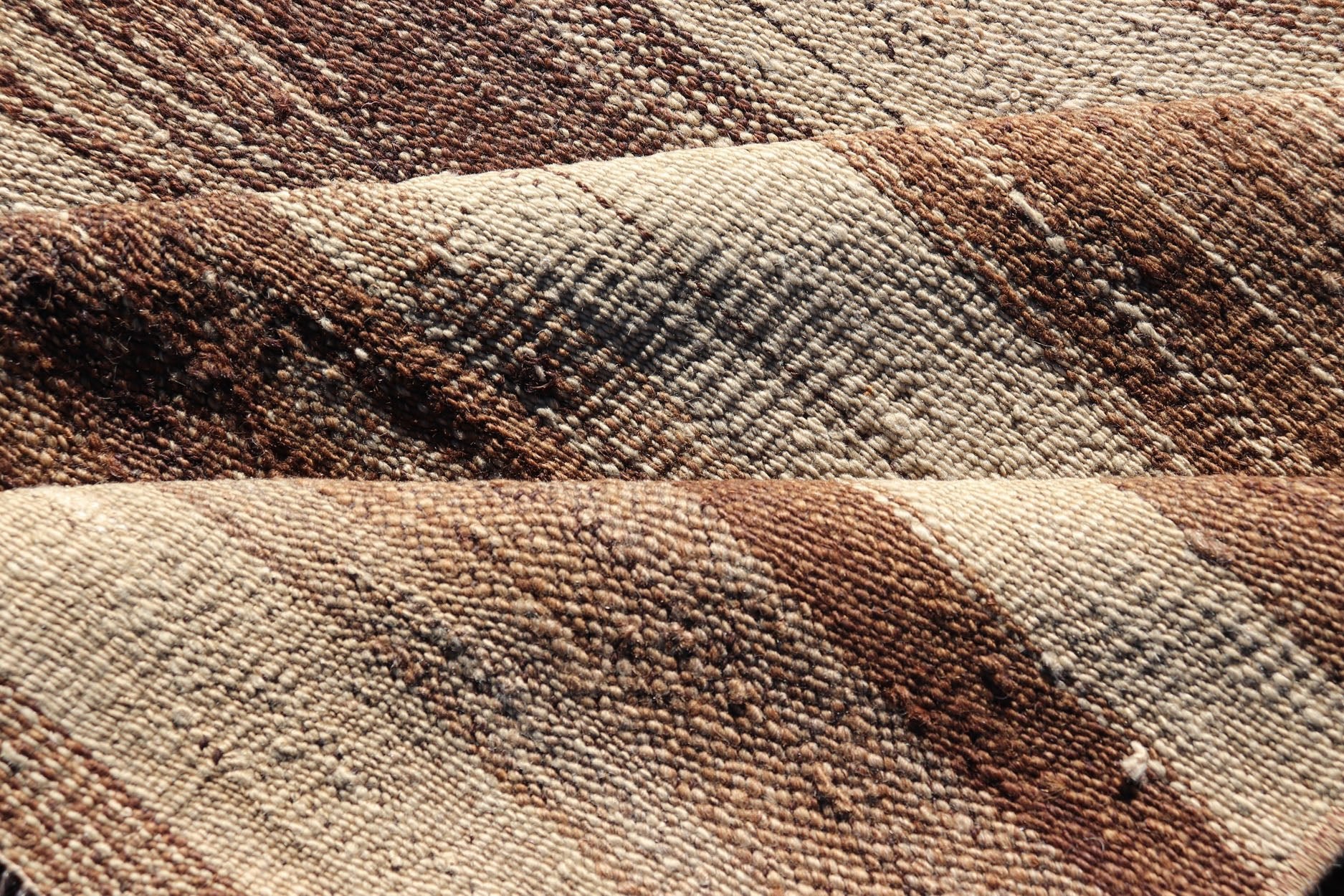Measures: 5'0 x 14'7 Long Vintage Turkish Kilim Gallery Runner with Shades Brown and Cream Stripes. Keivan Woven Arts / rug EN - 15246, country of origin / type: Turkey / Kilim, circa 1950 This vintage flat - woven Kilim gallery runner features ... - Keivan Woven ArtsEN - 15246 - 22614Rug