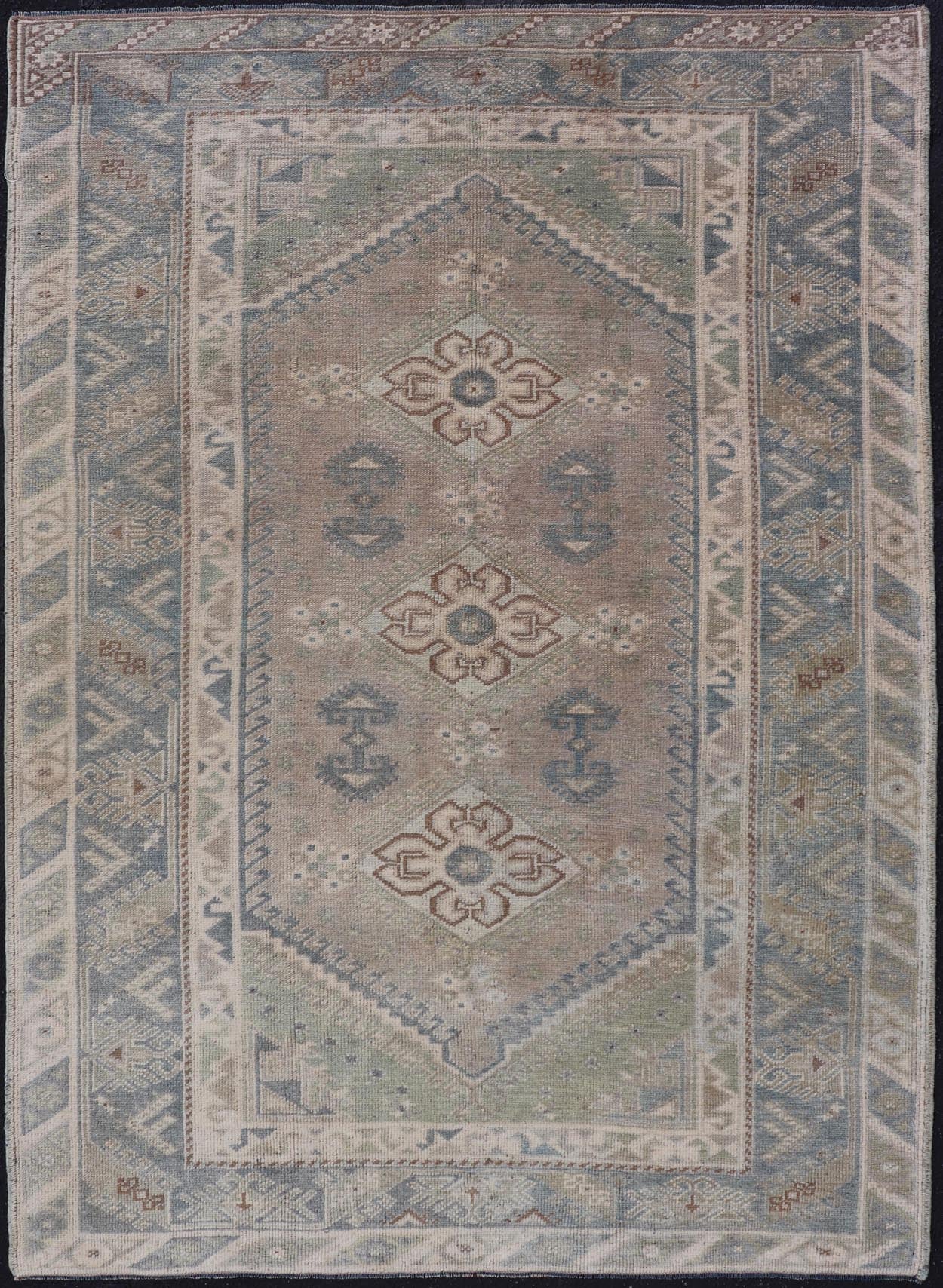 Vintage Turkish Rug with Unique Design in Blue, Taupe, Butter & Neutral Colors. Keivan Woven Arts / rug EN - 15376, country of origin / type: Turkey / Oushak, circa 1950 Measures: 4'6 x 6'6 This enchanting and unique vintage Oushak rug was made in... - Keivan Woven ArtsEN - 15376 - 23821Rug