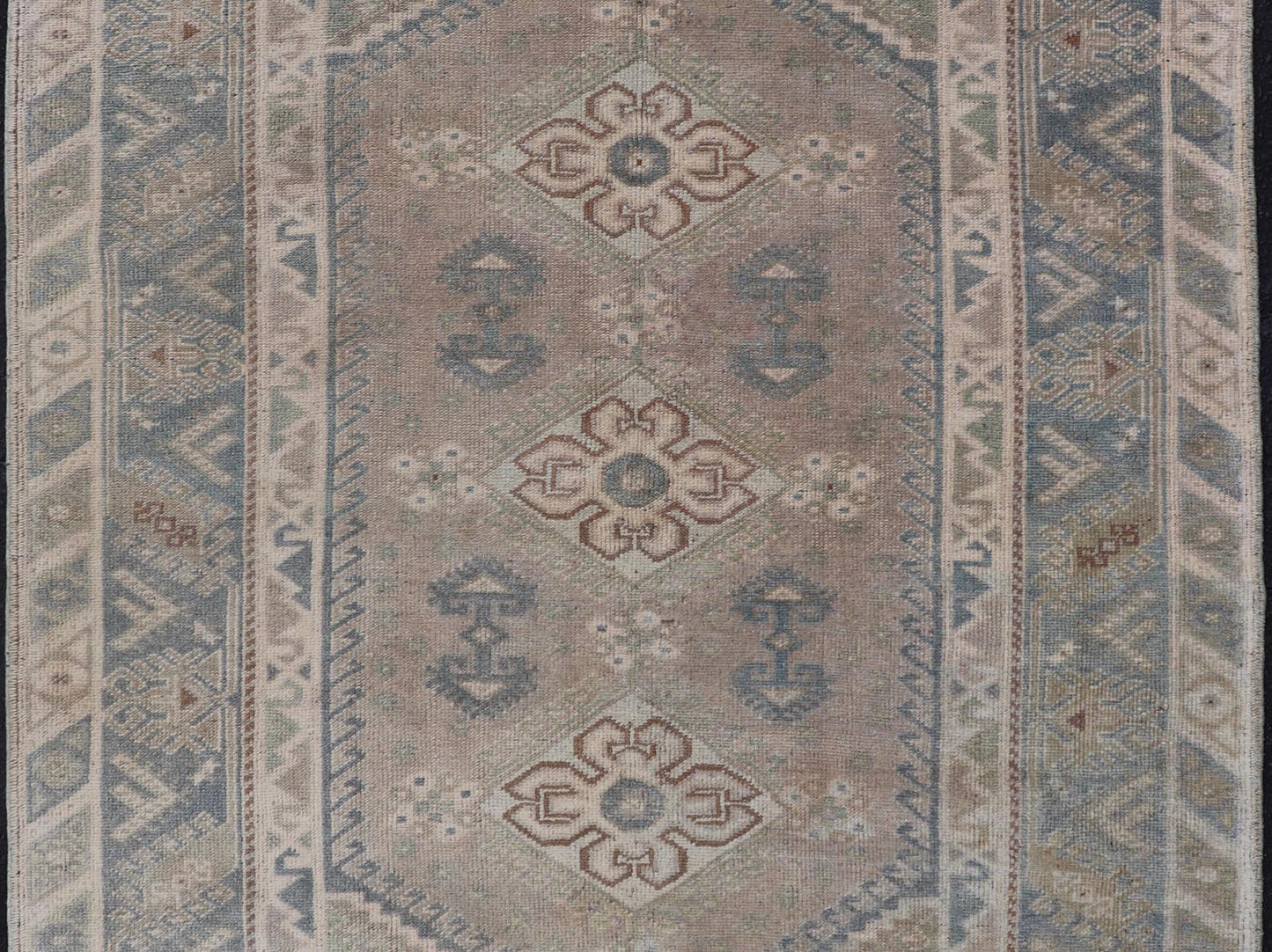 Vintage Turkish Rug with Unique Design in Blue, Taupe, Butter & Neutral Colors. Keivan Woven Arts / rug EN - 15376, country of origin / type: Turkey / Oushak, circa 1950 Measures: 4'6 x 6'6 This enchanting and unique vintage Oushak rug was made in... - Keivan Woven ArtsEN - 15376 - 23821Rug