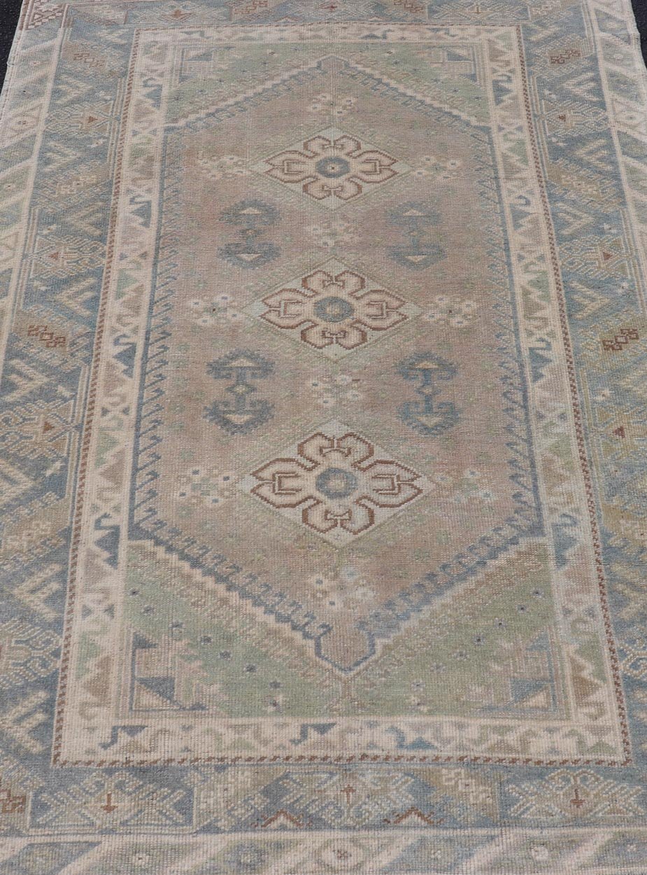 Vintage Turkish Rug with Unique Design in Blue, Taupe, Butter & Neutral Colors. Keivan Woven Arts / rug EN - 15376, country of origin / type: Turkey / Oushak, circa 1950 Measures: 4'6 x 6'6 This enchanting and unique vintage Oushak rug was made in... - Keivan Woven ArtsEN - 15376 - 23821Rug