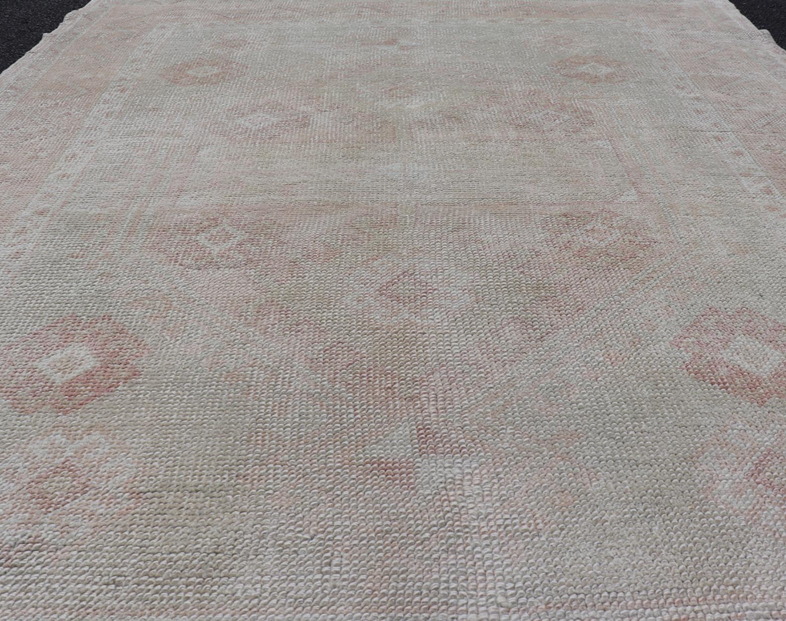 Oushak Vintage Rug with Pastel Colors in Tan, Green, Butter Yellow, and Peach. Keivan Woven Arts, Rug EN - 15526, country of origin / type: Turkey / Oushak, circa mid - 20th century. Measures: 4'6 x 6'0 This vintage Turkish Oushak rug (circa mid... - Keivan Woven ArtsEN - 15526 - 23833Rug