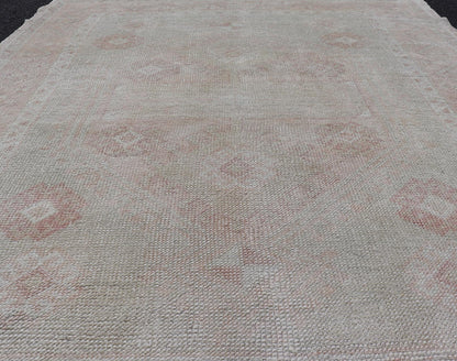 Oushak Vintage Rug with Pastel Colors in Tan, Green, Butter Yellow, and Peach. Keivan Woven Arts, Rug EN - 15526, country of origin / type: Turkey / Oushak, circa mid - 20th century. Measures: 4'6 x 6'0 This vintage Turkish Oushak rug (circa mid... - Keivan Woven ArtsEN - 15526 - 23833Rug