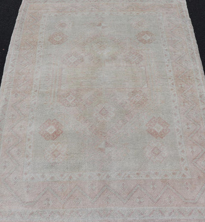 Oushak Vintage Rug with Pastel Colors in Tan, Green, Butter Yellow, and Peach. Keivan Woven Arts, Rug EN - 15526, country of origin / type: Turkey / Oushak, circa mid - 20th century. Measures: 4'6 x 6'0 This vintage Turkish Oushak rug (circa mid... - Keivan Woven ArtsEN - 15526 - 23833Rug