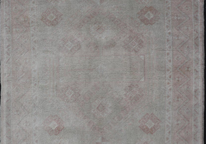 Oushak Vintage Rug with Pastel Colors in Tan, Green, Butter Yellow, and Peach. Keivan Woven Arts, Rug EN - 15526, country of origin / type: Turkey / Oushak, circa mid - 20th century. Measures: 4'6 x 6'0 This vintage Turkish Oushak rug (circa mid... - Keivan Woven ArtsEN - 15526 - 23833Rug