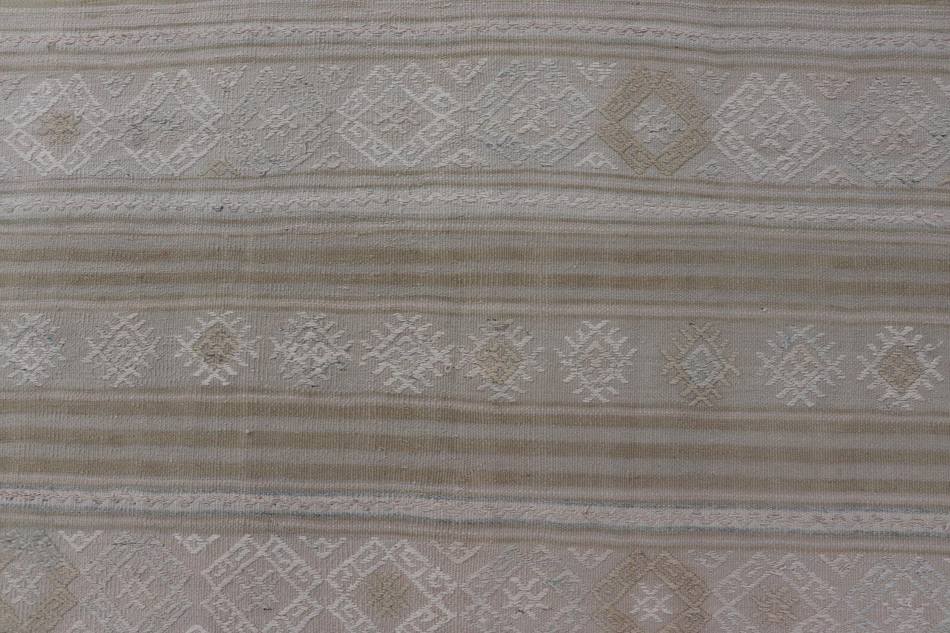 Vintage Turkish Kilim Rug with Earthy Tones and Geometric Patterns - Keivan Woven ArtsEN - 15529Rug