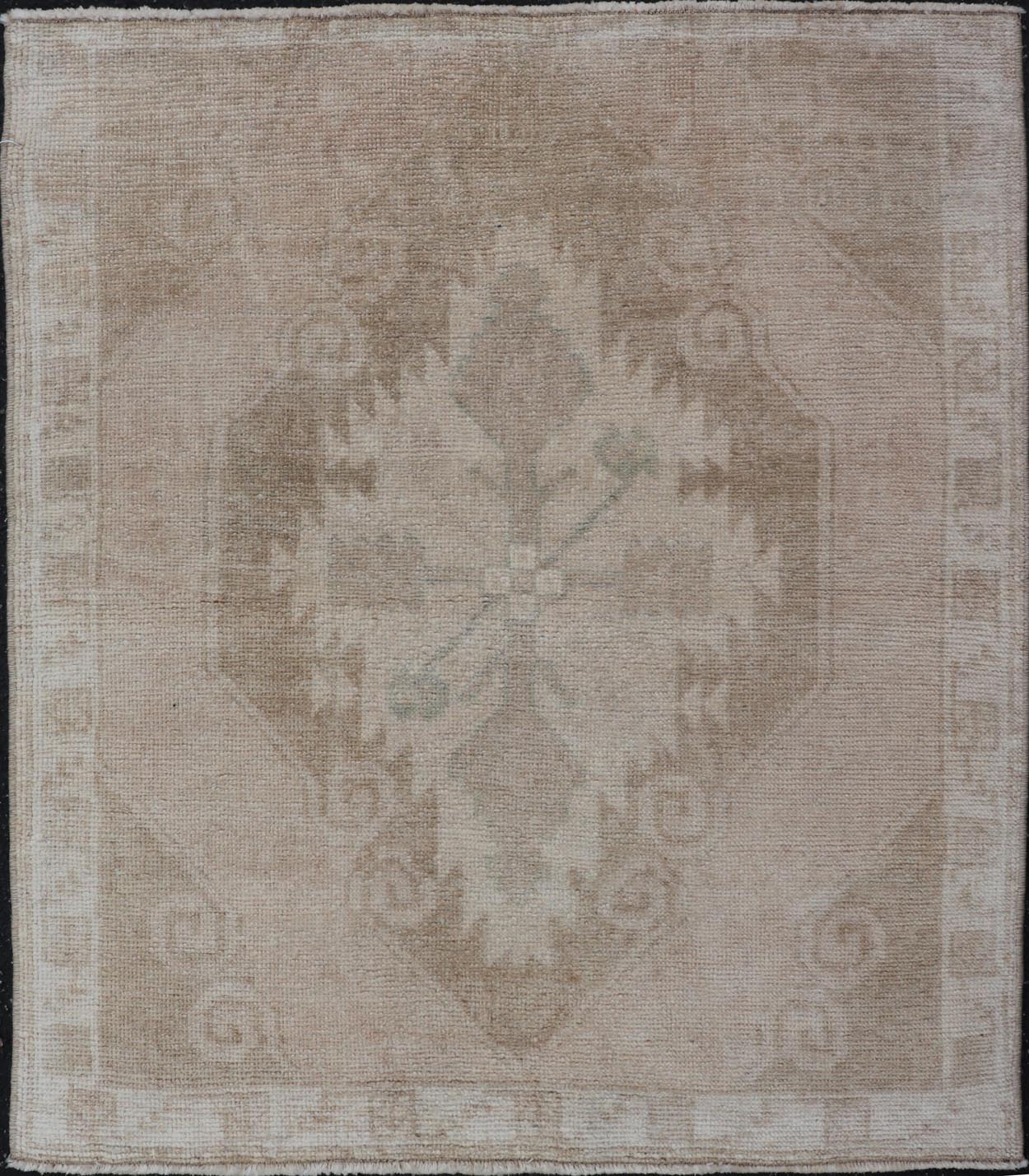 nan - Keivan Woven ArtsEN - 15896 - 26988Rug