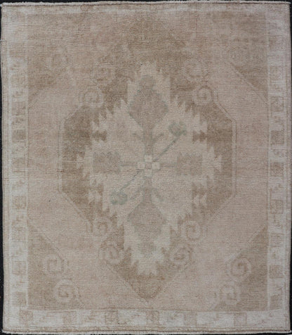 nan - Keivan Woven ArtsEN - 15896 - 26988Rug
