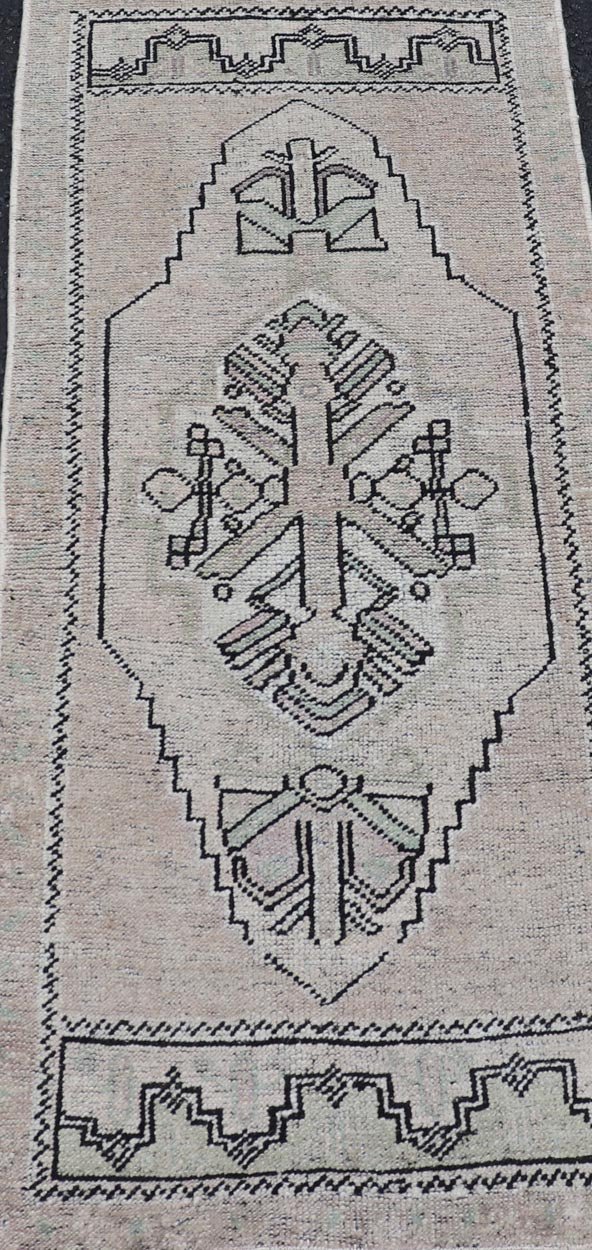 Vintage Turkish Oushak Rug with All - Over Sub - Geometric Medallion Design Keivan Woven Arts / rug EN - 15904, country of origin / type: Turkey / Oushak, circa 1950 Measures: 1'6 x 3'5 - Keivan Woven ArtsEN - 15904 - 24061Rug