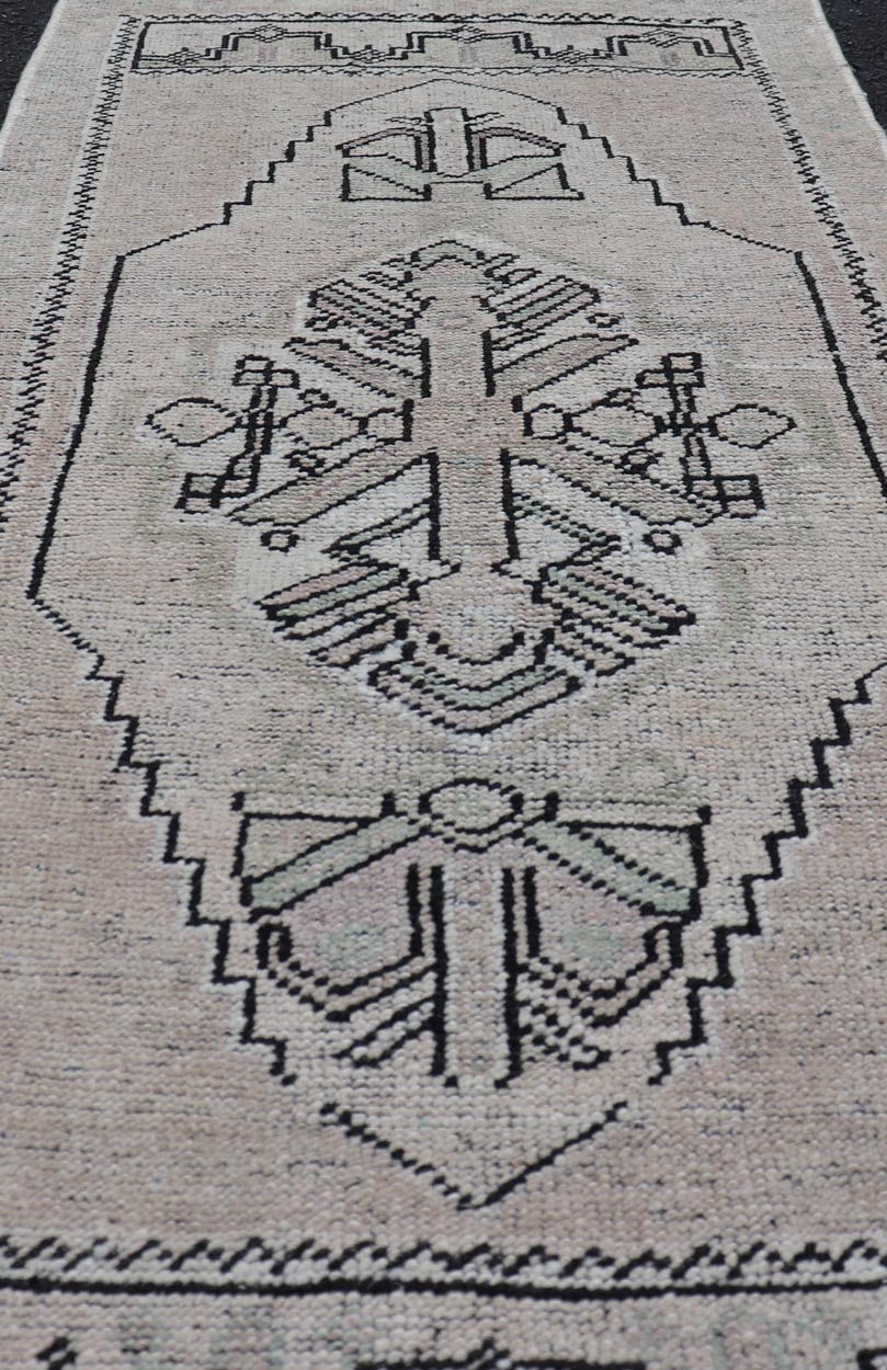 Vintage Turkish Oushak Rug with All - Over Sub - Geometric Medallion Design Keivan Woven Arts / rug EN - 15904, country of origin / type: Turkey / Oushak, circa 1950 Measures: 1'6 x 3'5 - Keivan Woven ArtsEN - 15904 - 24061Rug