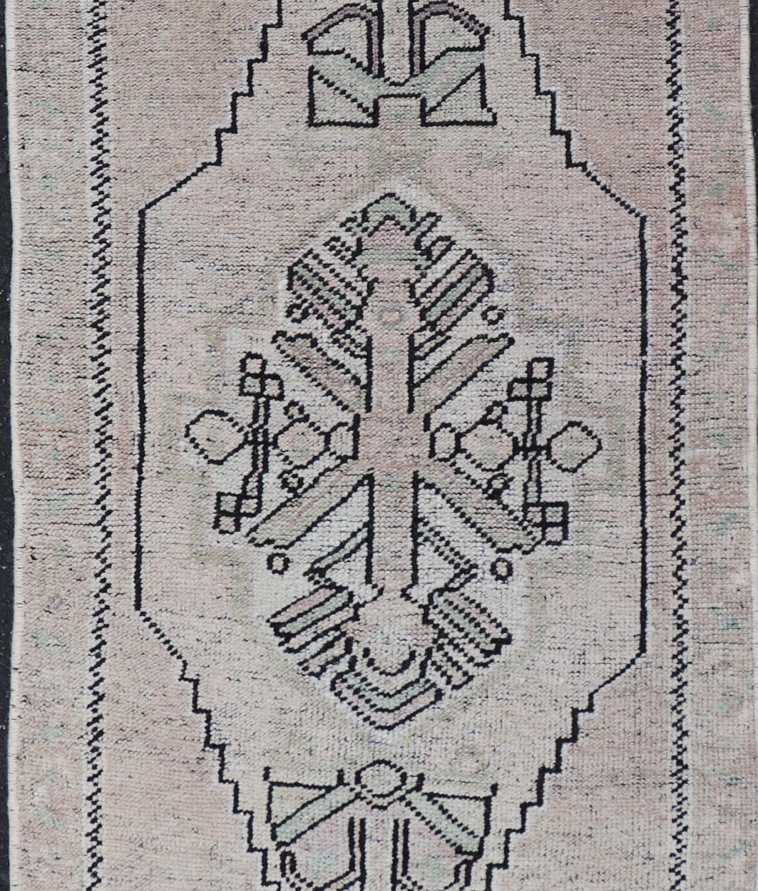 Vintage Turkish Oushak Rug with All - Over Sub - Geometric Medallion Design Keivan Woven Arts / rug EN - 15904, country of origin / type: Turkey / Oushak, circa 1950 Measures: 1'6 x 3'5 - Keivan Woven ArtsEN - 15904 - 24061Rug