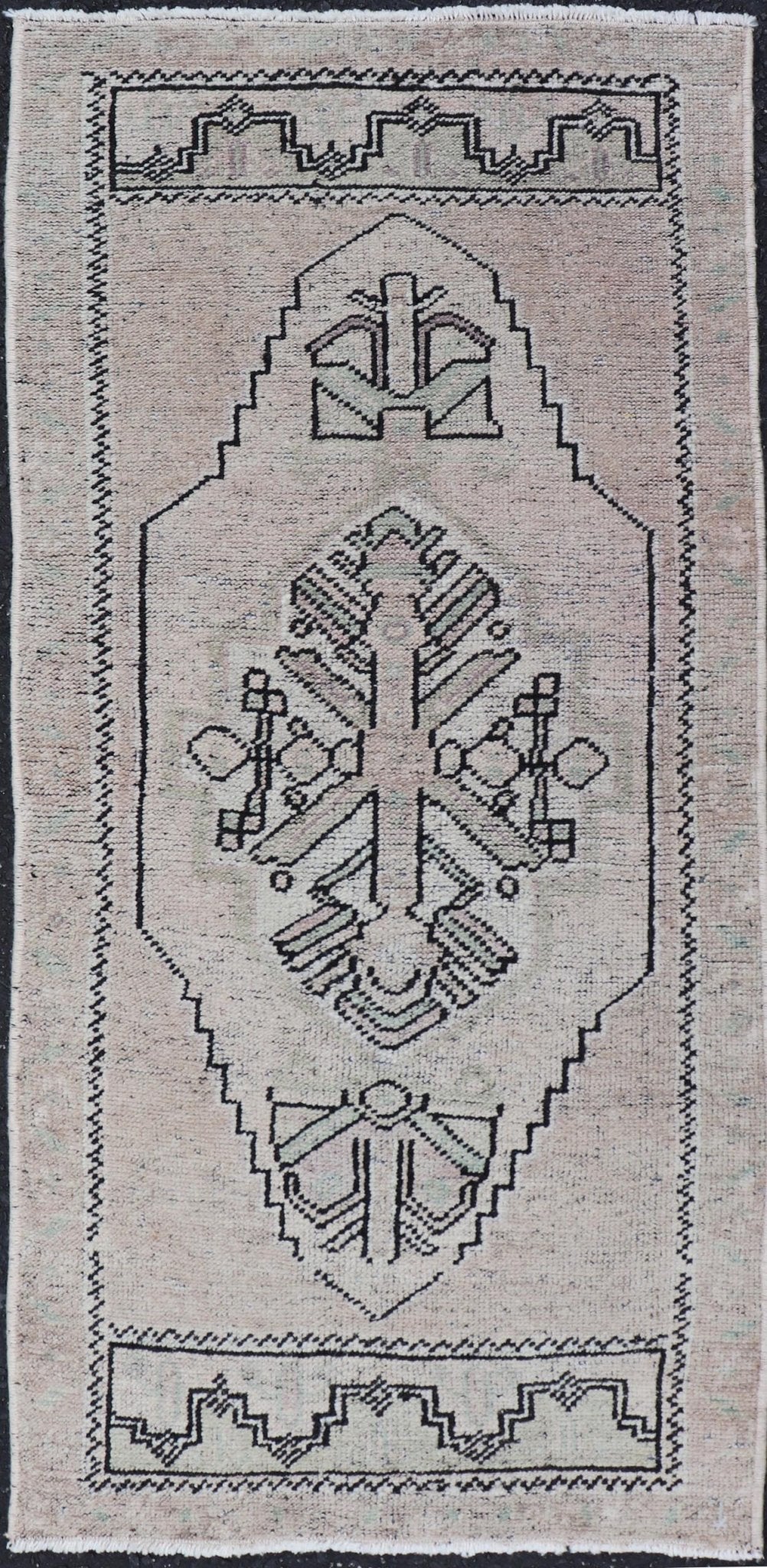 Vintage Turkish Oushak Rug with All - Over Sub - Geometric Medallion Design Keivan Woven Arts / rug EN - 15904, country of origin / type: Turkey / Oushak, circa 1950 Measures: 1'6 x 3'5 - Keivan Woven ArtsEN - 15904 - 24061Rug