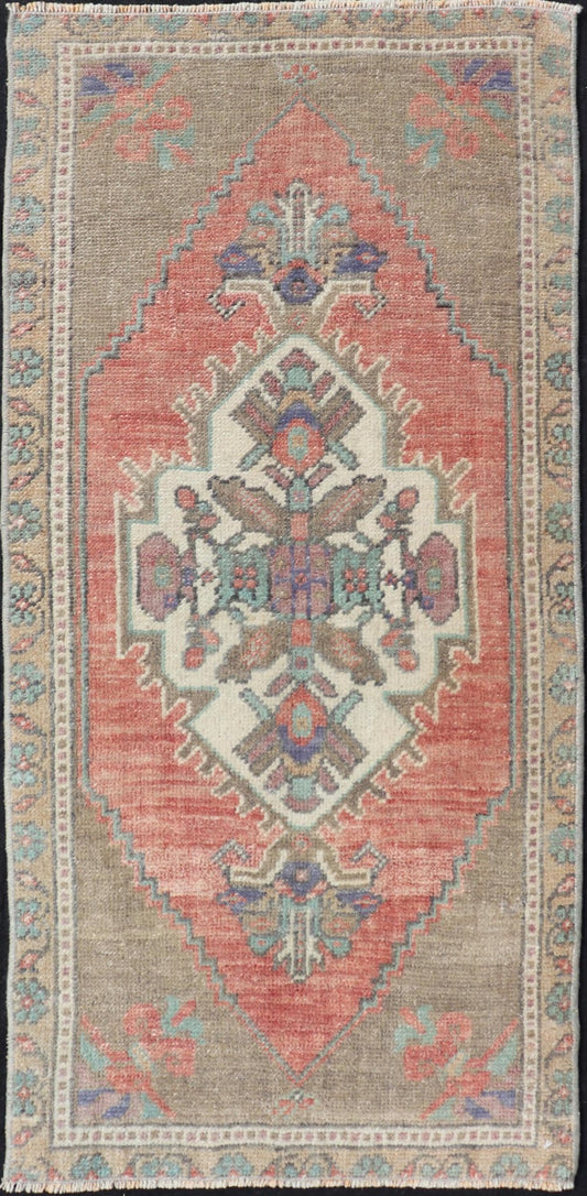 Vintage Turkish Oushak Rug with All - Over Sub - Geometric Medallion Design Keivan Woven Arts / rug EN - 15910, country of origin / type: Turkey / Oushak, circa 1950 Measures: 1'8 x 3'4 - Keivan Woven ArtsEN - 15910 - 23876Rug