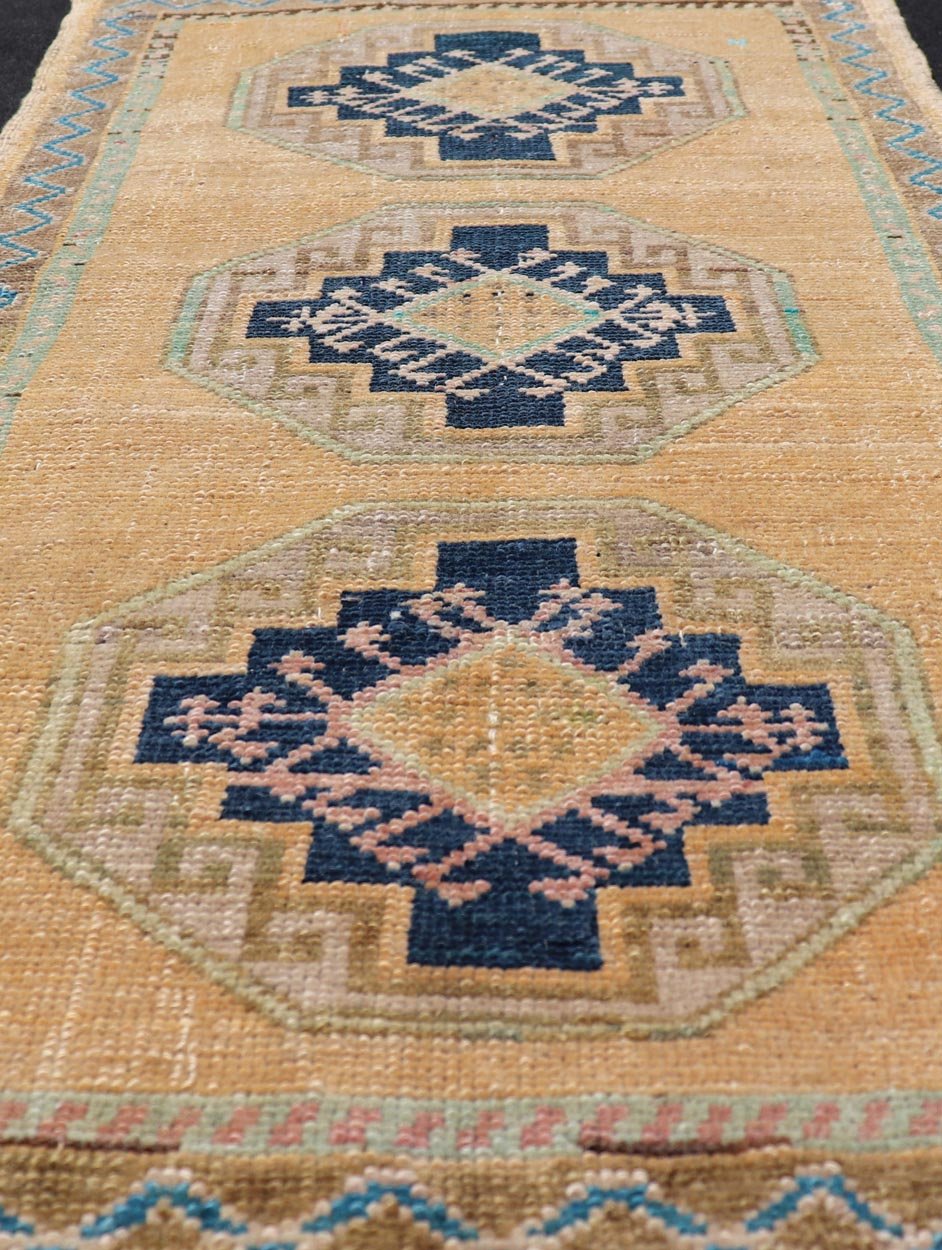Vintage Turkish Oushak Rug with All - Over Sub - Geometric Medallion Design Keivan Woven Arts / rug EN - 15912, country of origin / type: Turkey / Oushak, circa 1950 Measures: 2'0 x 3'2 - Keivan Woven ArtsEN - 15912 - 23864Rug