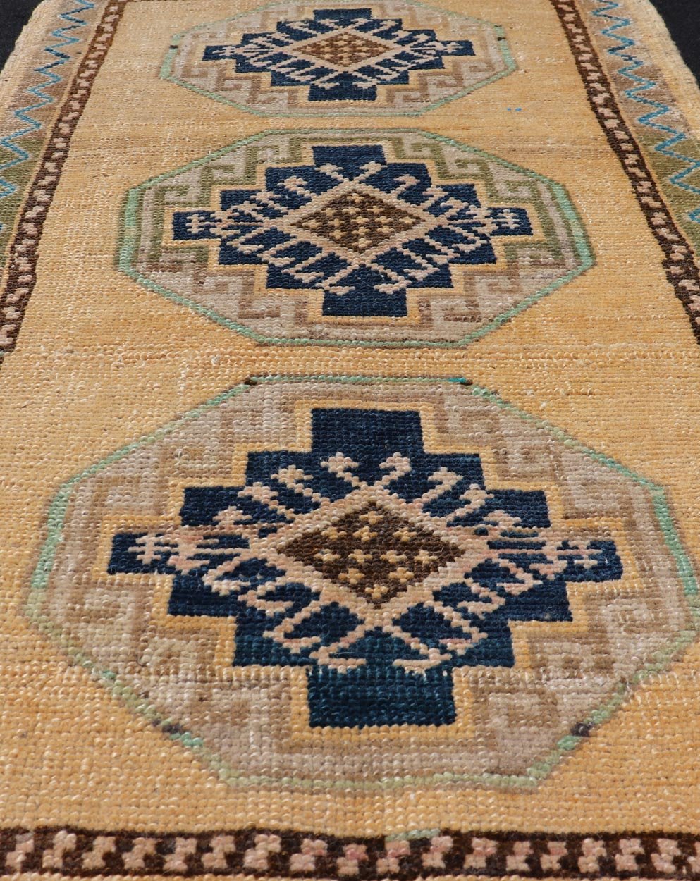 Vintage Turkish Oushak Rug with All - Over Sub - Geometric Medallion Design Keivan Woven Arts / rug EN - 15913, country of origin / type: Turkey / Oushak, circa 1950 Measures: 2'0 x 3'1 - Keivan Woven ArtsEN - 15913 - 23858Rug