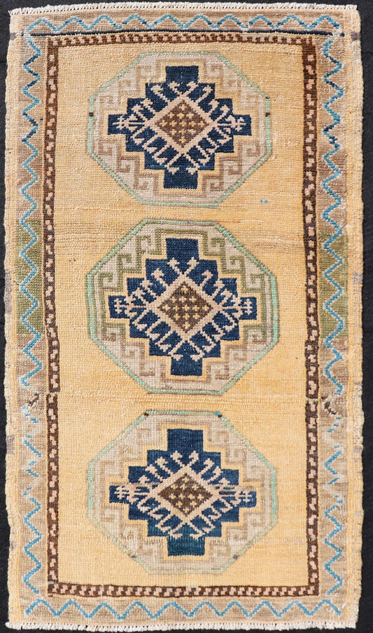 Vintage Turkish Oushak Rug with All - Over Sub - Geometric Medallion Design Keivan Woven Arts / rug EN - 15913, country of origin / type: Turkey / Oushak, circa 1950 Measures: 2'0 x 3'1 - Keivan Woven ArtsEN - 15913 - 23858