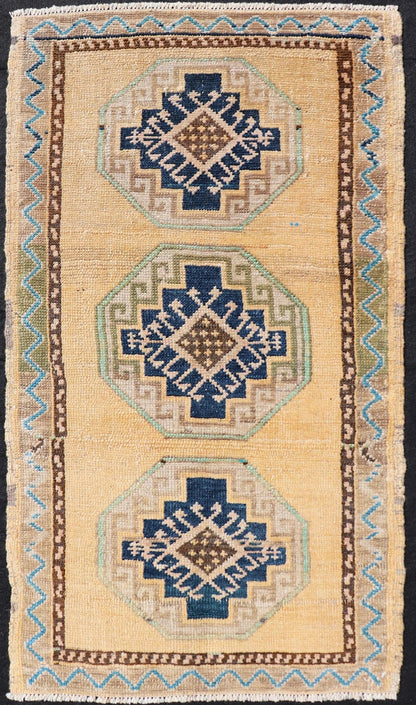 Vintage Turkish Oushak Rug with All - Over Sub - Geometric Medallion Design Keivan Woven Arts / rug EN - 15913, country of origin / type: Turkey / Oushak, circa 1950 Measures: 2'0 x 3'1 - Keivan Woven ArtsEN - 15913 - 23858Rug