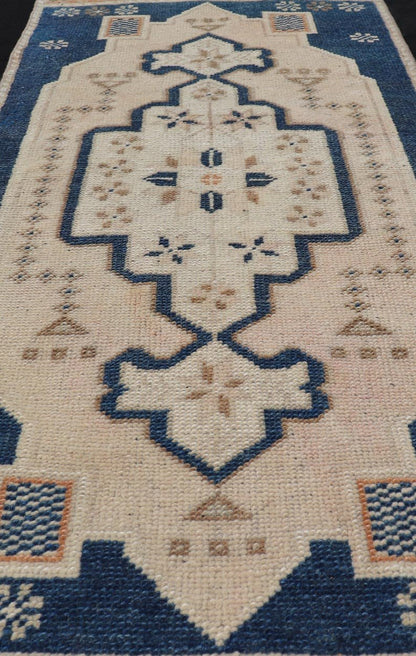 Vintage Turkish Oushak Rug with All - Over Sub - Geometric Medallion Design Keivan Woven Arts / rug EN - 15922, country of origin / type: Turkey / Oushak, circa 1950 Measures: 1'7 x 3'9 - Keivan Woven ArtsEN - 15922 - 24115Rug