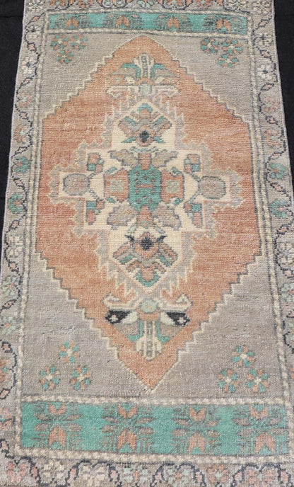 Vintage Turkish Oushak Rug with All - Over Sub - Geometric Medallion Design Keivan Woven Arts / rug EN - 15923, country of origin / type: Turkey / Oushak, circa 1950 Measures: 1'7 x 3'0 - Keivan Woven ArtsEN - 15923 - 24121Rug