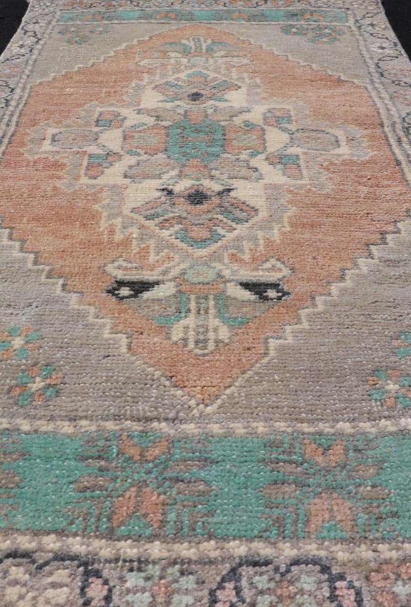 Vintage Turkish Oushak Rug with All - Over Sub - Geometric Medallion Design Keivan Woven Arts / rug EN - 15923, country of origin / type: Turkey / Oushak, circa 1950 Measures: 1'7 x 3'0 - Keivan Woven ArtsEN - 15923 - 24121Rug