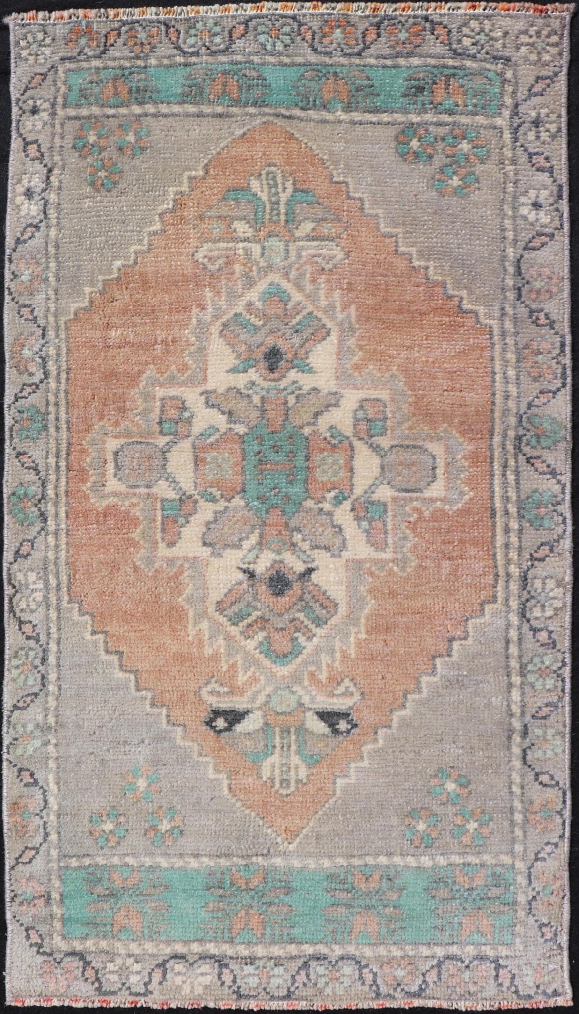 Vintage Turkish Oushak Rug with All - Over Sub - Geometric Medallion Design Keivan Woven Arts / rug EN - 15923, country of origin / type: Turkey / Oushak, circa 1950 Measures: 1'7 x 3'0 - Keivan Woven ArtsEN - 15923 - 24121Rug