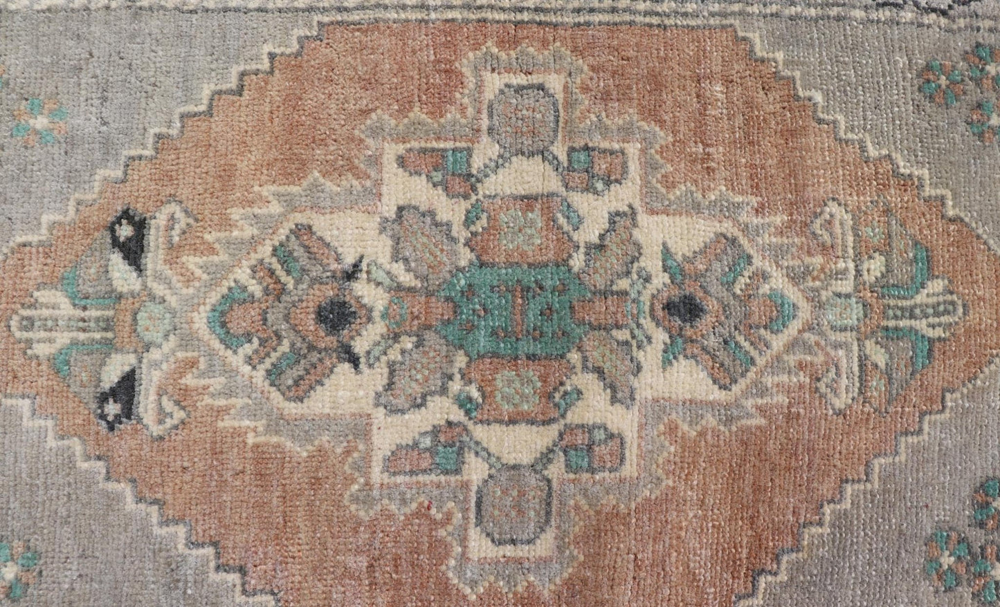 Vintage Turkish Oushak Rug with All - Over Sub - Geometric Medallion Design Keivan Woven Arts / rug EN - 15923, country of origin / type: Turkey / Oushak, circa 1950 Measures: 1'7 x 3'0 - Keivan Woven ArtsEN - 15923 - 24121Rug