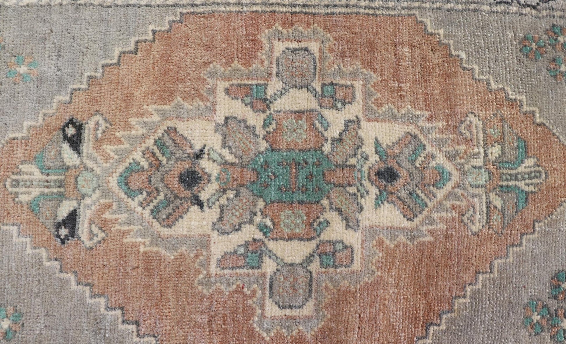 Vintage Turkish Oushak Rug with All - Over Sub - Geometric Medallion Design Keivan Woven Arts / rug EN - 15923, country of origin / type: Turkey / Oushak, circa 1950 Measures: 1'7 x 3'0 - Keivan Woven ArtsEN - 15923 - 24121Rug