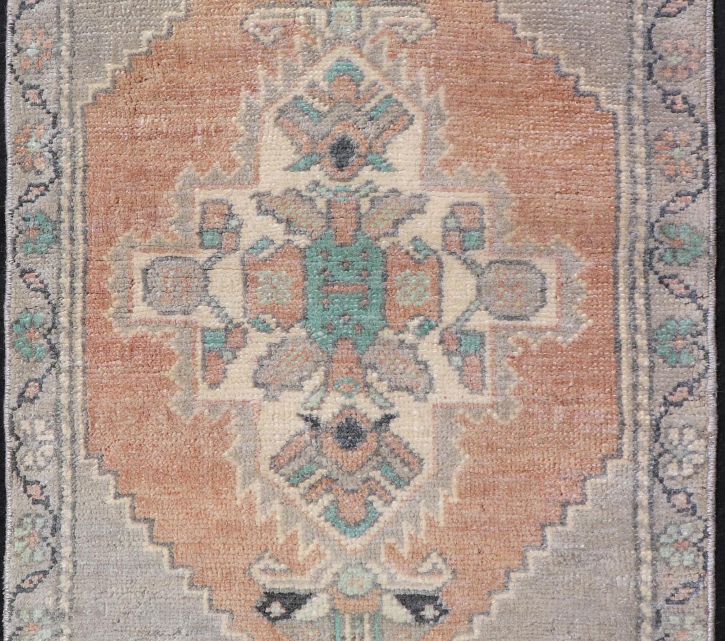 Vintage Turkish Oushak Rug with All - Over Sub - Geometric Medallion Design Keivan Woven Arts / rug EN - 15923, country of origin / type: Turkey / Oushak, circa 1950 Measures: 1'7 x 3'0 - Keivan Woven ArtsEN - 15923 - 24121Rug