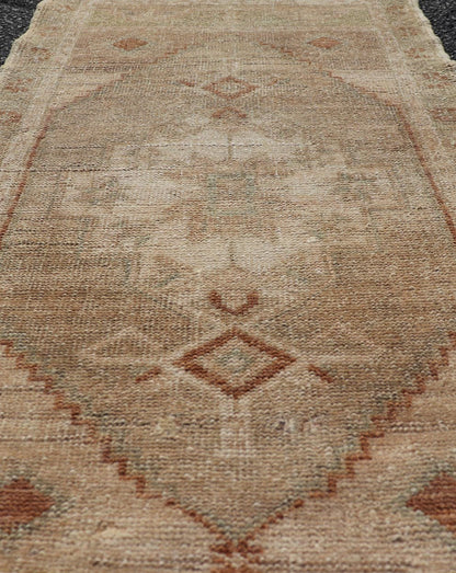 Vintage Turkish Oushak Rug with All - Over Sub - Geometric Medallion Design Keivan Woven Arts / rug EN - 15924, country of origin / type: Turkey / Oushak, circa 1950 Measures: 1'7 x 3'4 - Keivan Woven ArtsEN - 15924 - 24127Rug