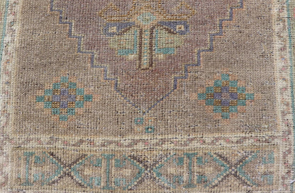 Vintage Turkish Oushak Rug with All - Over Sub - Geometric Medallion Design Vintage small Turkish Oushak Rug with All - Over Sub - Geometric Medallion Design. Keivan Woven Arts / rug EN - 15931, country of origin / type: Turkey / Oushak, circa 1950 ... - Keivan Woven ArtsEN - 15931 - 24163Rug