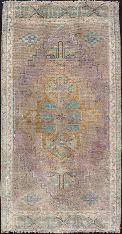 Vintage Turkish Oushak Rug with All - Over Sub - Geometric Medallion Design Vintage small Turkish Oushak Rug with All - Over Sub - Geometric Medallion Design. Keivan Woven Arts / rug EN - 15931, country of origin / type: Turkey / Oushak, circa 1950 ... - Keivan Woven ArtsEN - 15931 - 24163Rug