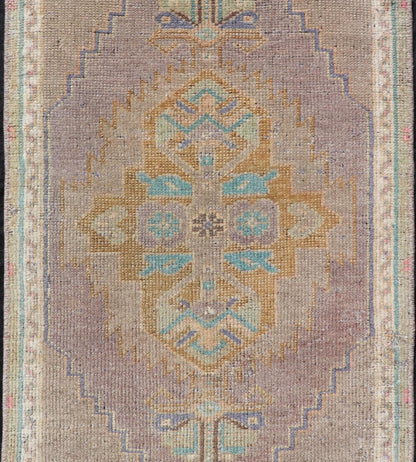 Vintage Turkish Oushak Rug with All - Over Sub - Geometric Medallion Design Vintage small Turkish Oushak Rug with All - Over Sub - Geometric Medallion Design. Keivan Woven Arts / rug EN - 15931, country of origin / type: Turkey / Oushak, circa 1950 ... - Keivan Woven ArtsEN - 15931 - 24163Rug