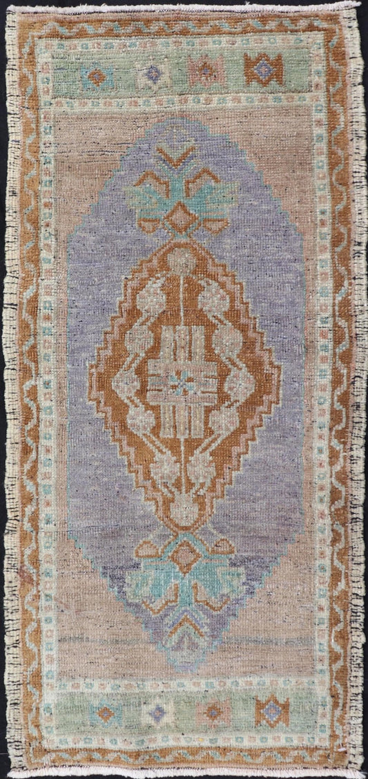 Vintage Turkish Oushak Rug with All - Over Sub - Geometric Medallion Design Vintage Turkish Oushak small mat size Rug with All - Over Sub - Geometric Medallion Design. Keivan Woven Arts / rug EN - 15932, country of origin / type: Turkey / Oushak, circa ... - Keivan Woven ArtsEN - 15932 - 24169Rug