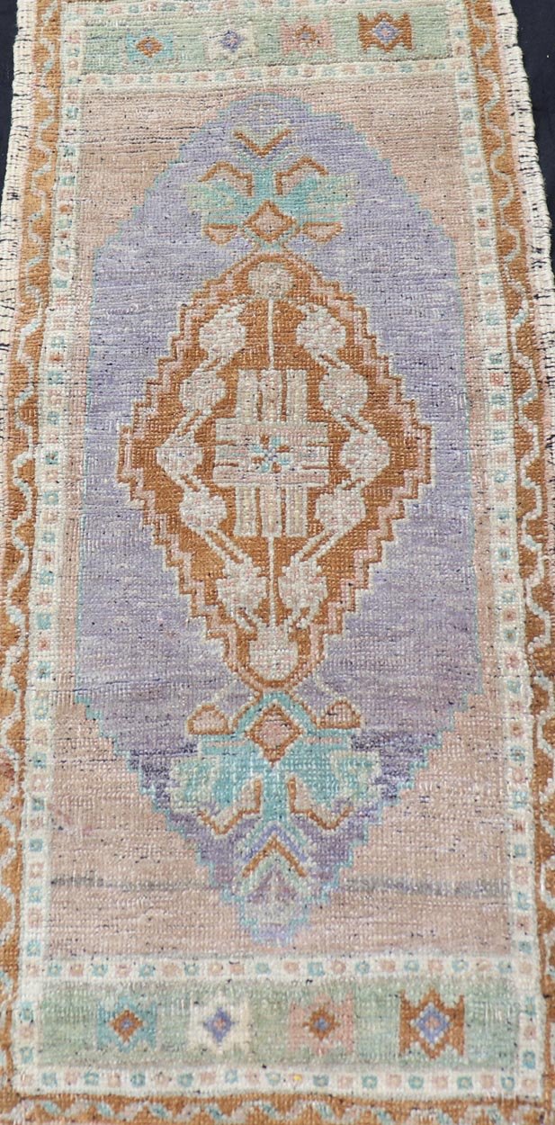 Vintage Turkish Oushak Rug with All - Over Sub - Geometric Medallion Design Vintage Turkish Oushak small mat size Rug with All - Over Sub - Geometric Medallion Design. Keivan Woven Arts / rug EN - 15932, country of origin / type: Turkey / Oushak, circa ... - Keivan Woven ArtsEN - 15932 - 24169Rug