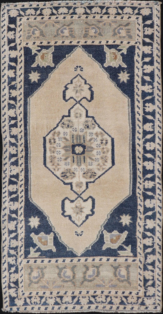 Vintage Turkish Oushak Rug with All - Over Sub - Geometric Medallion Design Vintage Turkish small mat size Oushak Rug with All - Over Sub - Geometric Medallion Design. Keivan Woven Arts / rug EN - 15934, country of origin / type: Turkey / Oushak, circa ... - Keivan Woven ArtsEN - 15934 - 24175Rug