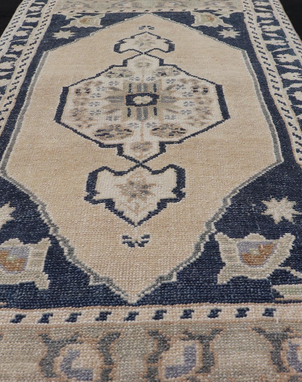 Vintage Turkish Oushak Rug with All - Over Sub - Geometric Medallion Design Vintage Turkish small mat size Oushak Rug with All - Over Sub - Geometric Medallion Design. Keivan Woven Arts / rug EN - 15934, country of origin / type: Turkey / Oushak, circa ... - Keivan Woven ArtsEN - 15934 - 24175Rug