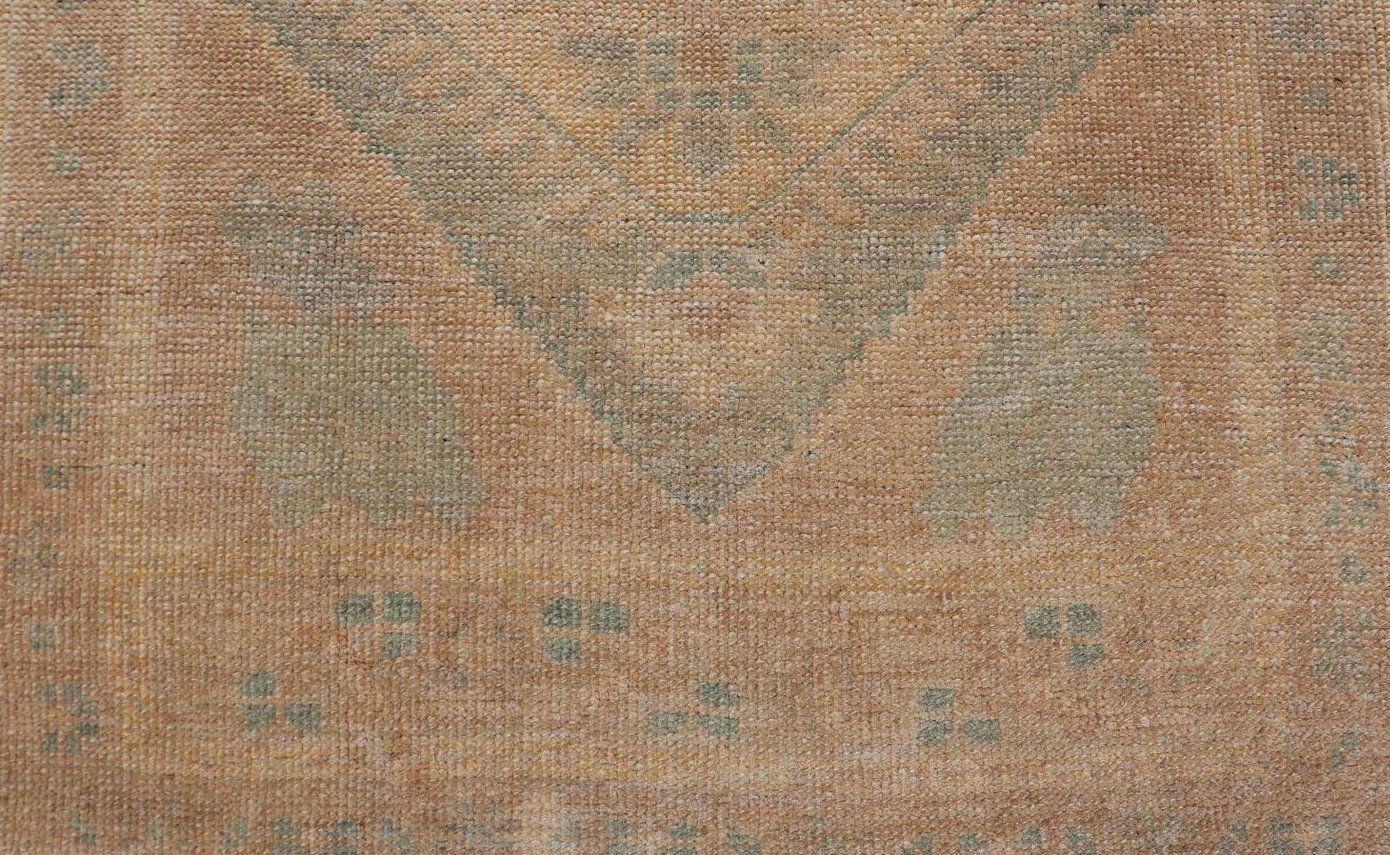Vintage Turkish Oushak Rug with All - Over Sub - Geometric Medallion Design Keivan Woven Arts / rug EN - 15935, country of origin / type: Turkey / Oushak, circa 1950 Measures: 2'1 x 3'2 Vintage Small Turkish Oushak Rug with Medallion Desig... - Keivan Woven ArtsEN - 15935 - 24181Rug