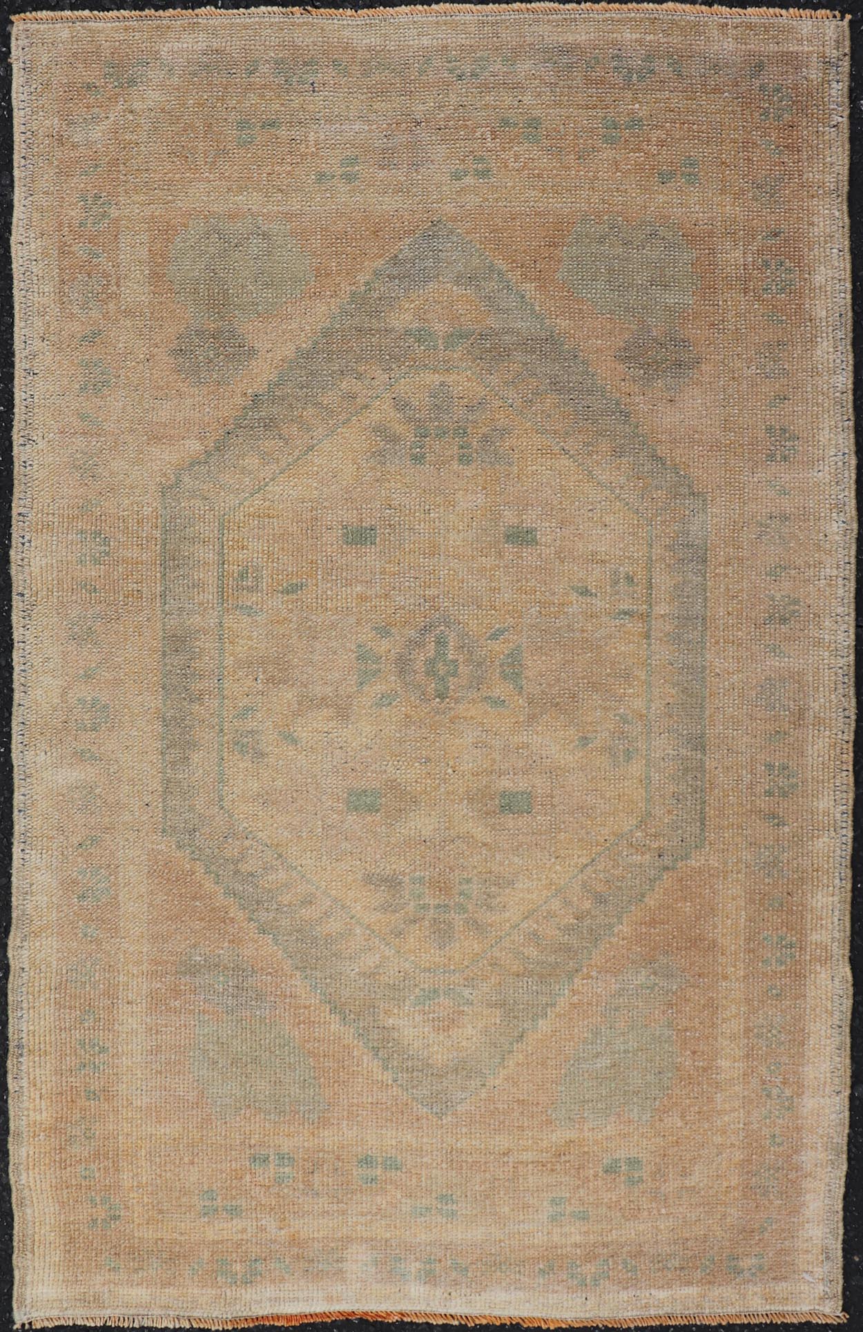 Vintage Turkish Oushak Rug with All - Over Sub - Geometric Medallion Design Keivan Woven Arts / rug EN - 15935, country of origin / type: Turkey / Oushak, circa 1950 Measures: 2'1 x 3'2 Vintage Small Turkish Oushak Rug with Medallion Desig... - Keivan Woven ArtsEN - 15935 - 24181Rug