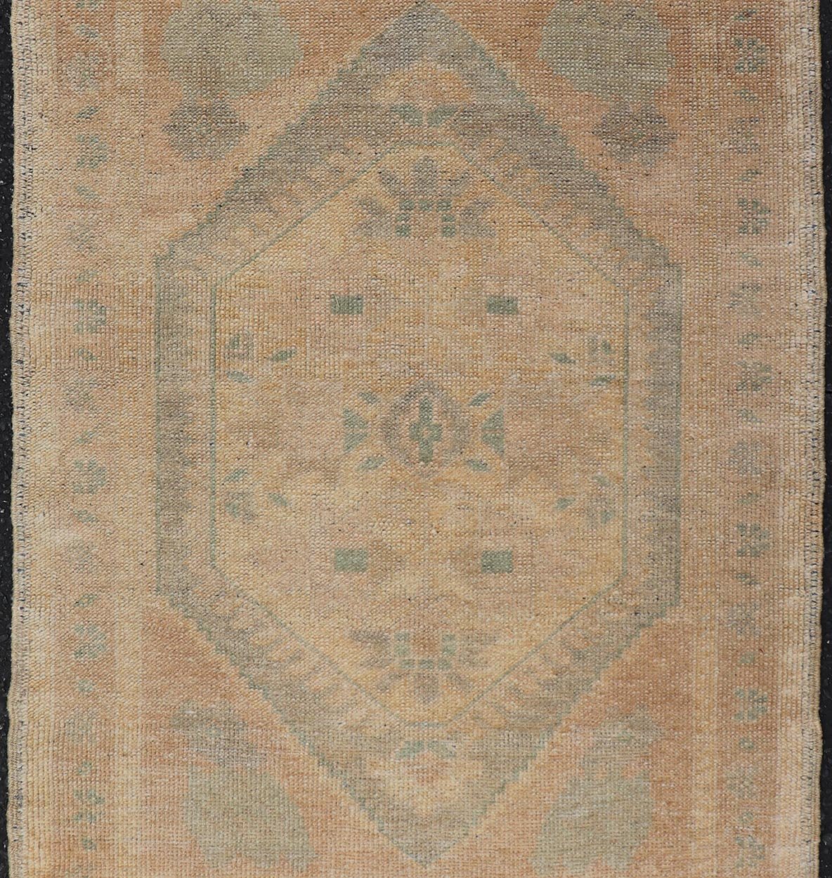 Vintage Turkish Oushak Rug with All - Over Sub - Geometric Medallion Design Keivan Woven Arts / rug EN - 15935, country of origin / type: Turkey / Oushak, circa 1950 Measures: 2'1 x 3'2 Vintage Small Turkish Oushak Rug with Medallion Desig... - Keivan Woven ArtsEN - 15935 - 24181Rug