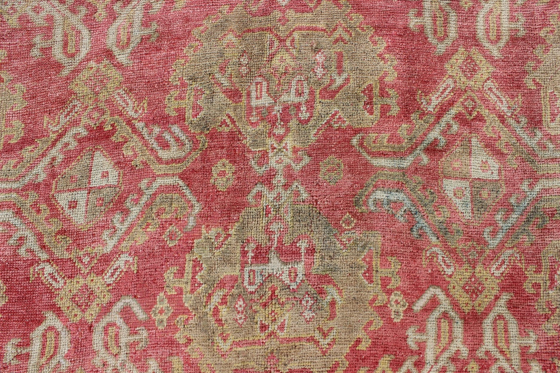 Rose red, light green and pinkish red antique Turkish Oushak rug with flowing design. Keivan Woven Arts / rug EN - 165065, country of origin type: Turkey Oushak, circa 1920. Measures: 11' x 13'7. This Oushak carpet (circa early 20th century) featur... - Keivan Woven ArtsEN - 165065 - 9420Rug