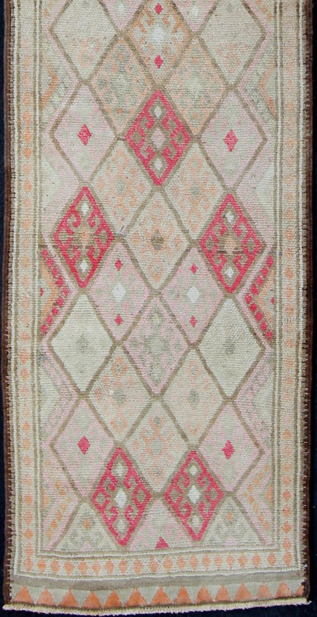 Keivan Woven Arts Vintage runner from Turkey with all - over design of geometric diamonds with Kurdish in pink, ivory, taupe, green/gray and soft orange tones, rug en - 165324, country of origin / type: Turkey / Oushak, circa 1950. This beaut... - Keivan Woven ArtsEN - 165324 - 11185Rug