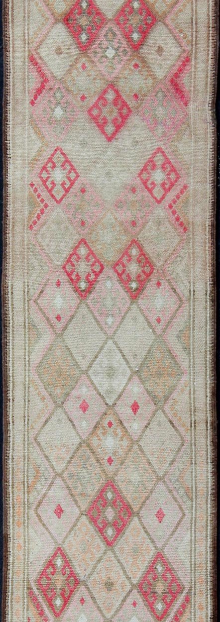 Keivan Woven Arts Vintage runner from Turkey with all - over design of geometric diamonds with Kurdish in pink, ivory, taupe, green/gray and soft orange tones, rug en - 165324, country of origin / type: Turkey / Oushak, circa 1950. This beaut... - Keivan Woven ArtsEN - 165324 - 11185Rug