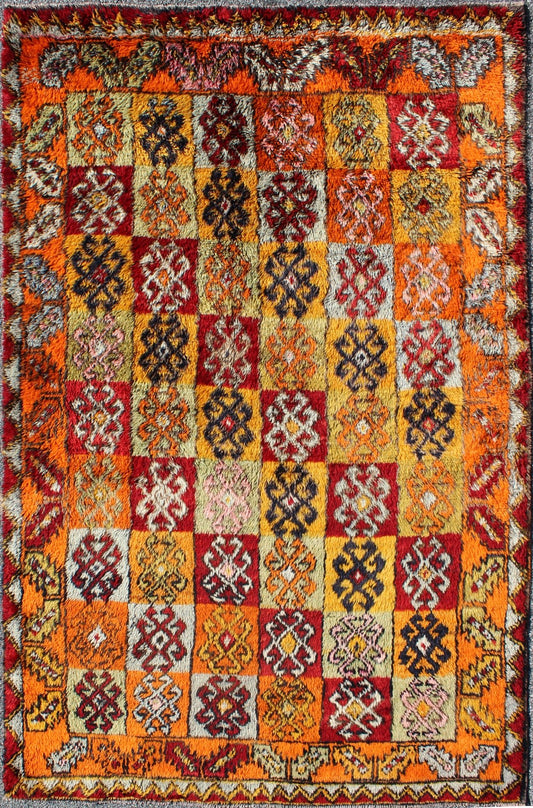 Tribal checkerboard design vintage Turkish Tulu rug with bright multi - colors, rug en - 165404, Keivan Woven Arts country of origin / type: Turkey / Tulu, circa 1950. This vintage Turkish Tulu - Oushak rug from the mid - 20th century features a checker... - Keivan Woven ArtsEN - 165404 - 9036Rug