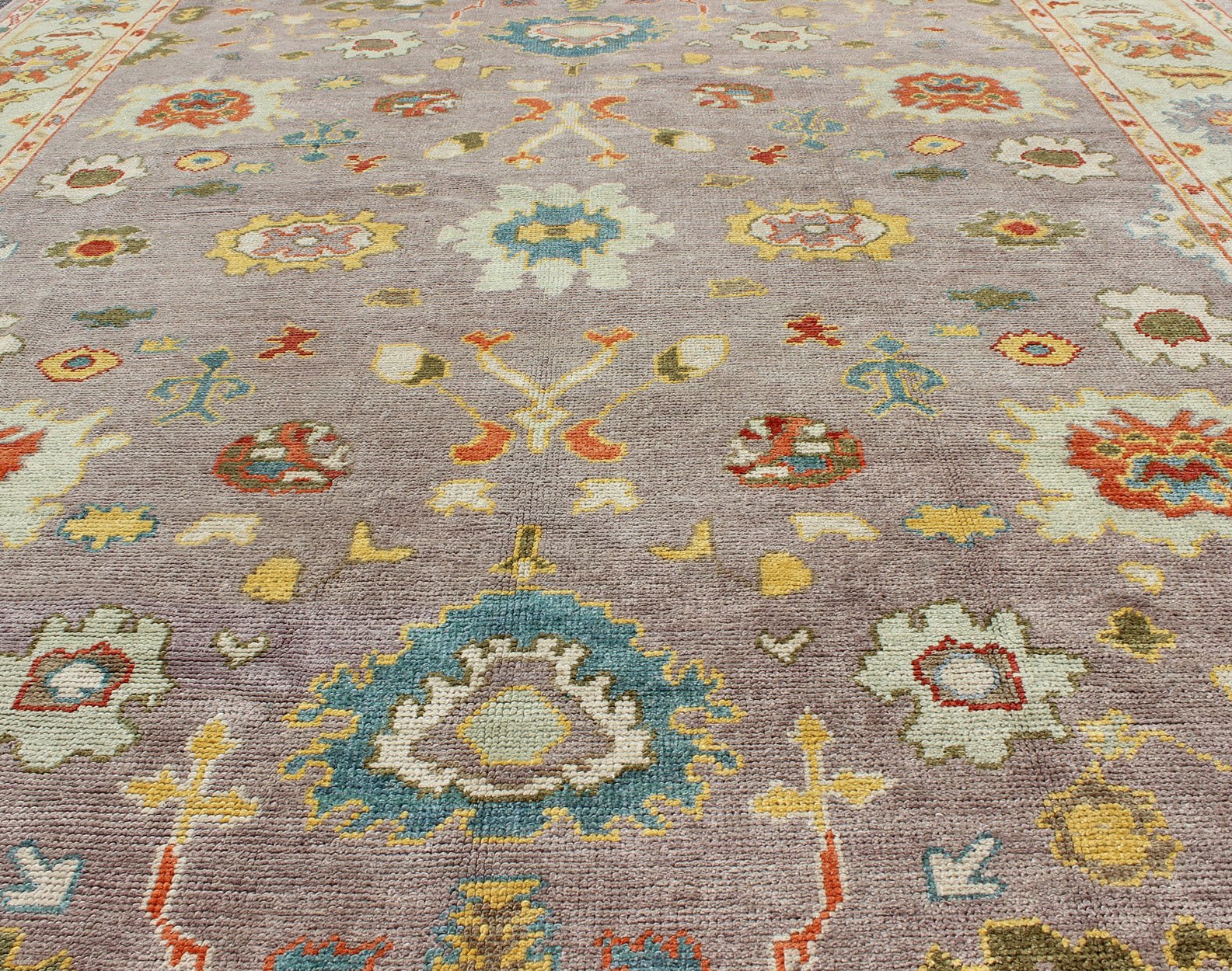 Turkish Oushak All - Over Flower Design. Colorful Turkish Oushak Rug with All - Over Flower Design in Lavender, Light Green Beautiful Turkish Oushak rug with colorful palette and all - over flower design, Keivan Woven Arts/rug en - 165630, country of or... - Keivan Woven ArtsEN - 165630 - 9040Rug