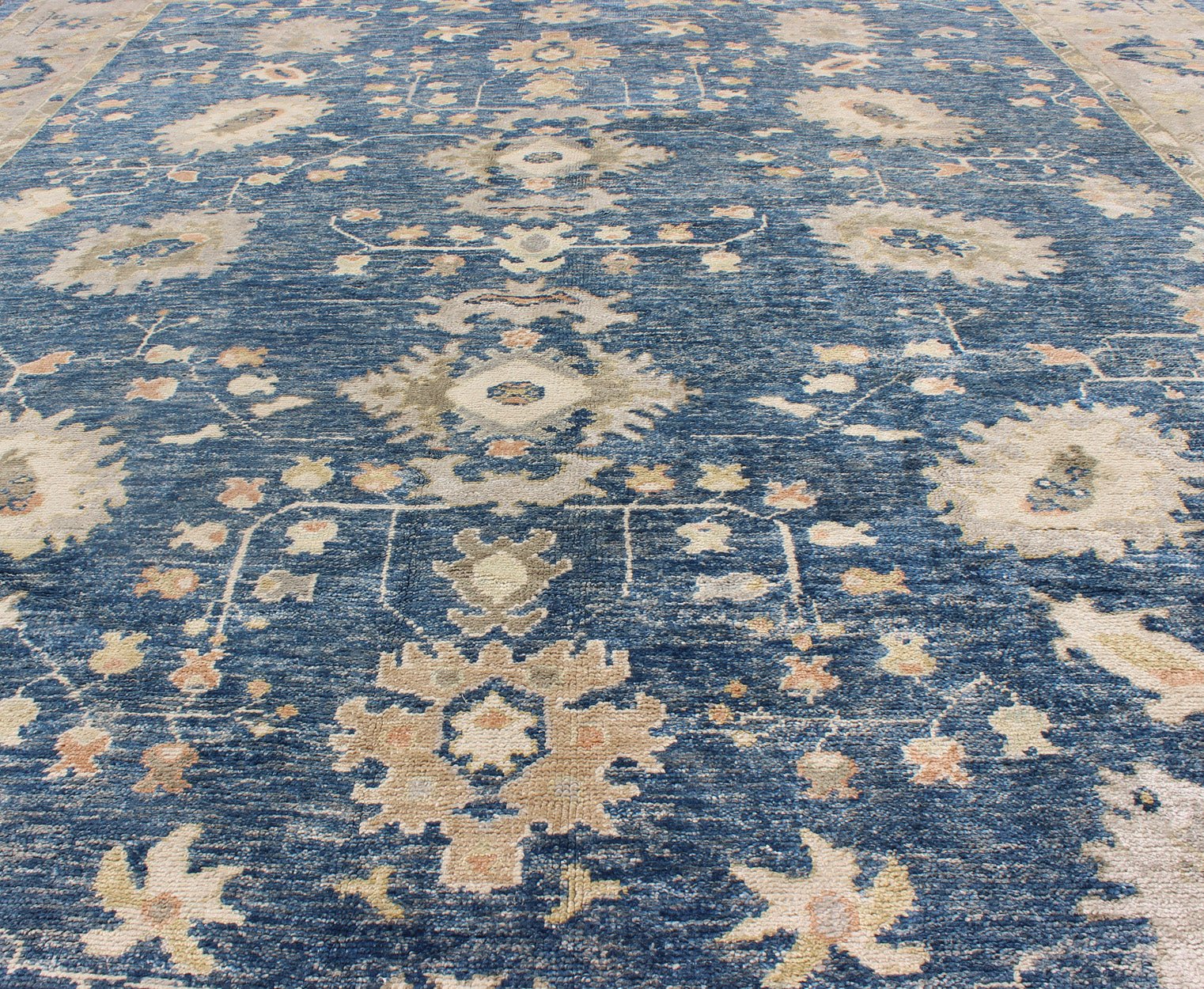 Turkish Oushak Rug in Blue Background, Neutral Colors and All - Over Design kwarugs Turkish Oushak rug in blue background with neutral color palette and all - over flower design, rug en - 165651, country of origin / type: Turkey / Oushak This t... - Keivan Woven ArtsEN - 165651 - 9050Rug